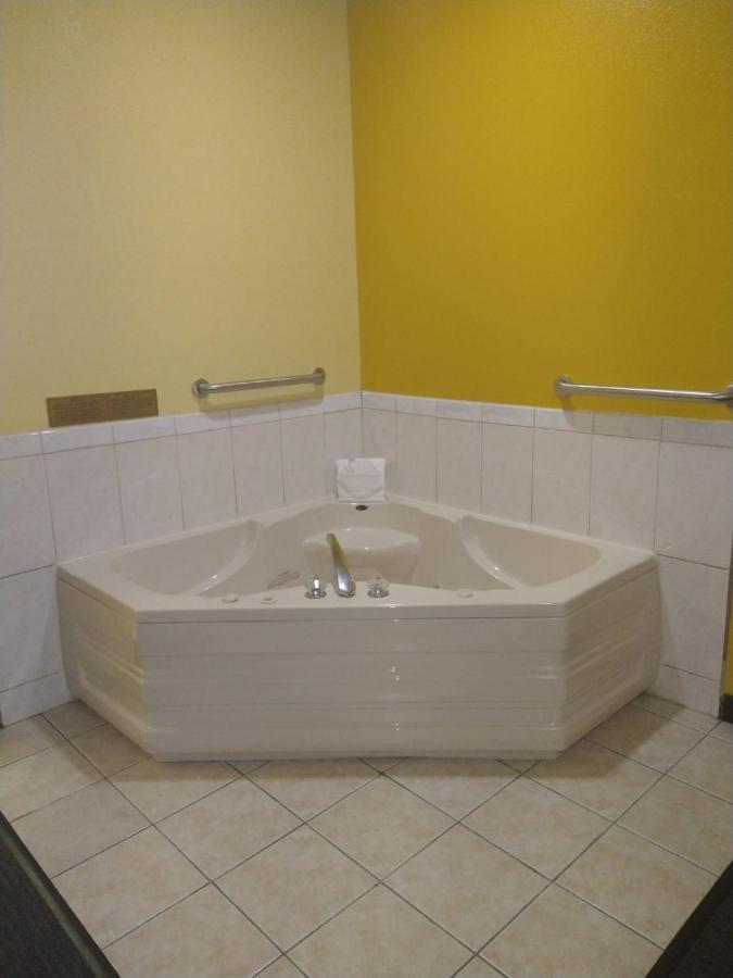 Surestay Hotel By Best Western מישן מראה חיצוני תמונה