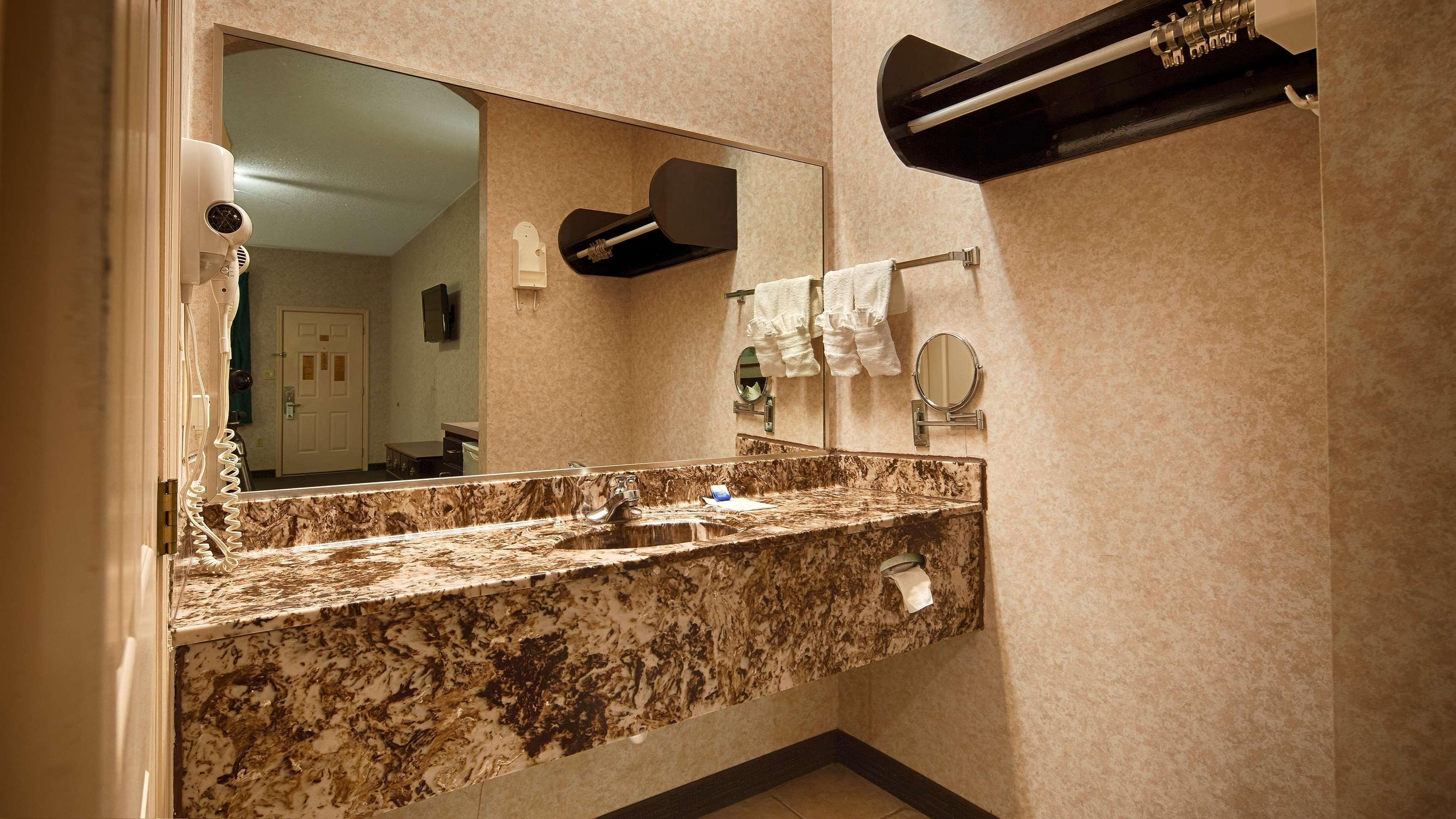 Surestay Hotel By Best Western מישן מראה חיצוני תמונה